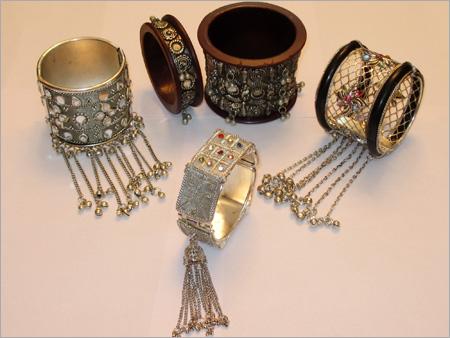 Necklaces Earrings Bangles Victorian Designs Kundan Designs and Ethenic Jewelery