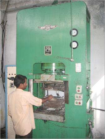 Pressure Die Casting Components of Aluminum and Zinc Alloy as well as DMC Molding