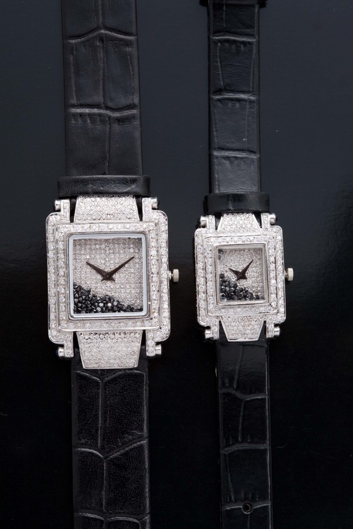 A Nice Pair Watch With Black Diam Inside