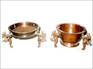 Brass URLI With Horse Stand