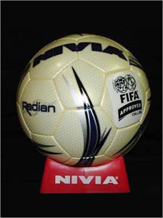 Nivia Radian