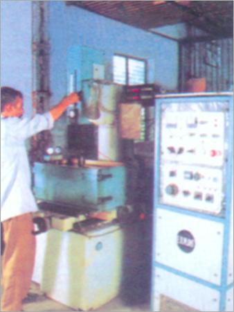 Injection Moulding Machine - Steel 100-500mm Mould Size 50-200kN Clamping Force | Precise Control High Output Efficient Process