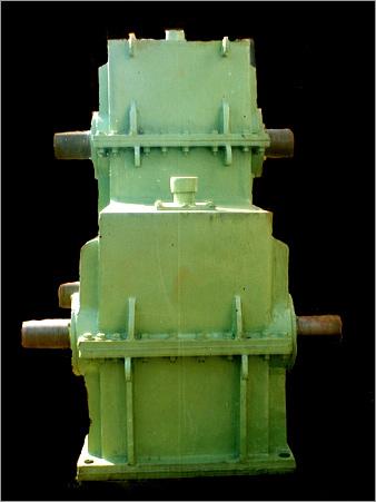 Gear Box cum Pinion Stand