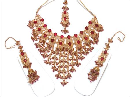 Polki set with semi-precious stone and sarvoski crystals
