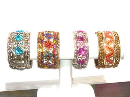 Folding bangles made by lakh, stone and kundan