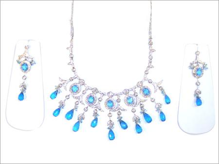 Rodium platted set with semi-precious stone with sarvoski crystals