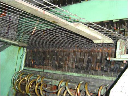 Welding of line wire and cross wire