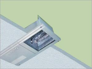 Totally enclosed integral Lowbay luminaire