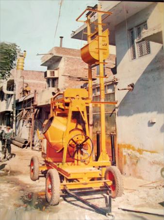 Concrete Mixer & Builer Hoist