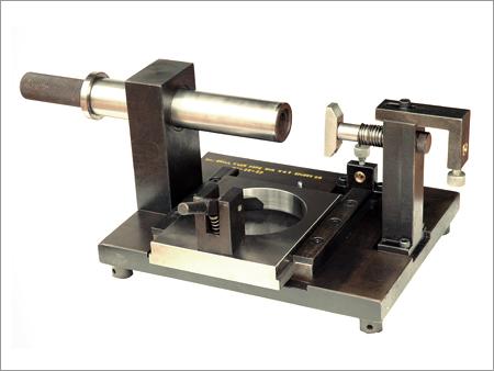 Lug Hole Symmetry Gauge