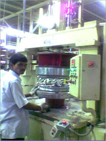 Tyres Moulding Machine