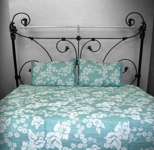FLOWER PRINTED QUILTED BEDSPREAD