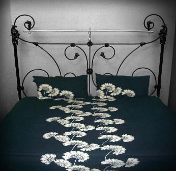 FLOWER APPLIQUE CANVAS BEDSPREAD