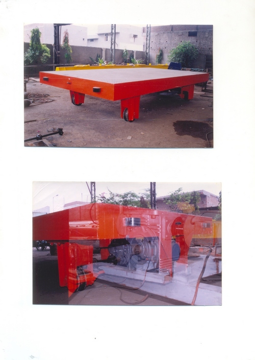 JUMBO SIZE PLATEFORM TRUCK