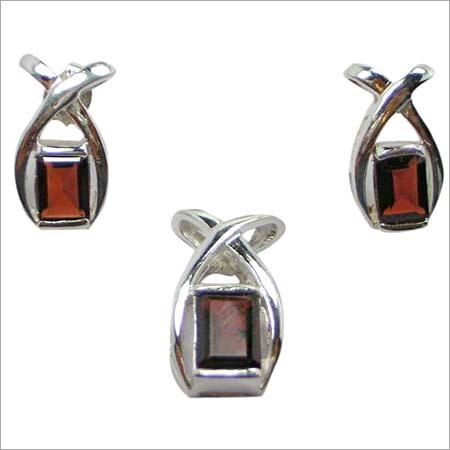 Pendent Set