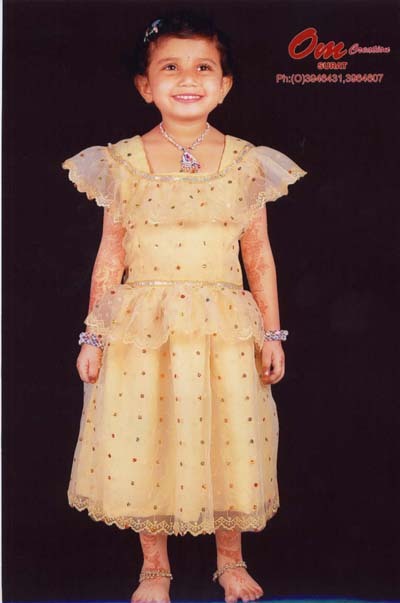 CHILDRENS WEAR (MADE-UPS) IN DIFFERENT VARIETIES & QUALITIES