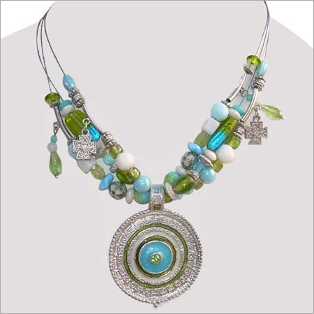Metal Pendant Necklace