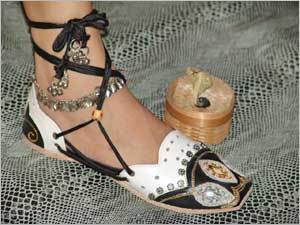 Ladies Mojaries with black thread work