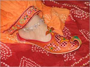 Ladies Embroidered Mojari