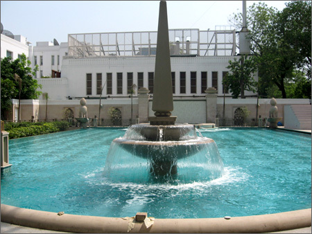 Swimming Pool & Fountain (Imperial Hotel)