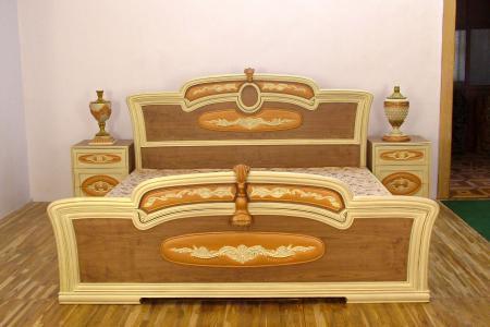 STAR DOUBLE BED - Mahogany 6ft x 5ft Natural Polish Two Side Drawers | Queen-Anne Style Intricate Carvings Handcrafted