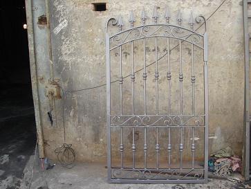 Side Gate