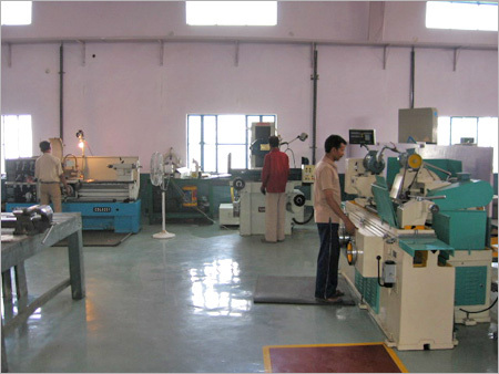 मर जाता है और नए नए साँचे