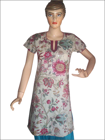 PRINTED TOP WITH SEQUANCE WORK