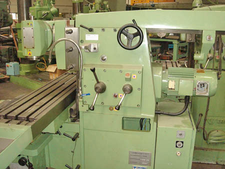 Universal Milling Machines