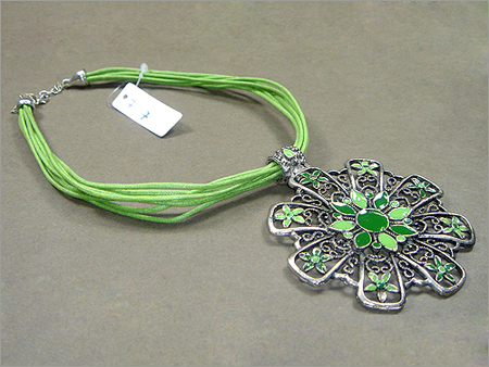 Metal Pendant Necklace
