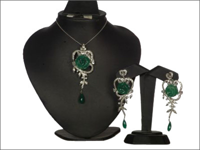 92.5 Green Onex Pendent Set witn Cubic Zironia