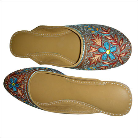 Embroidered Mojari Shoes