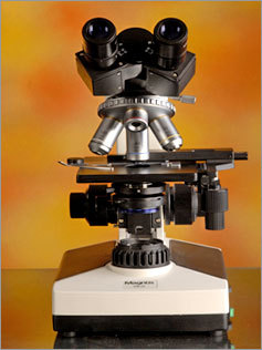 Trinocular Research Microscope