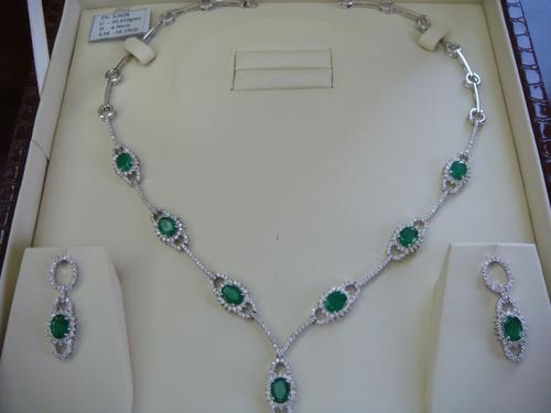 Emerald Oval Cut Necklace Set