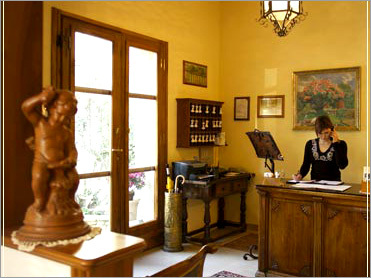Hotel Booking - Online/Phone Booking, Variable Cancellation, Email/SMS Confirmation | 24/7 Support, Secure Payment, Multiple Room Types