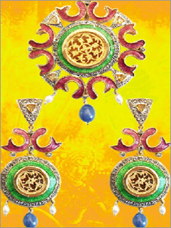 Thewa Victorian pendent set