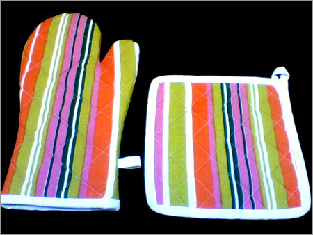 Kitchen Hand Gloves and Pot Holder