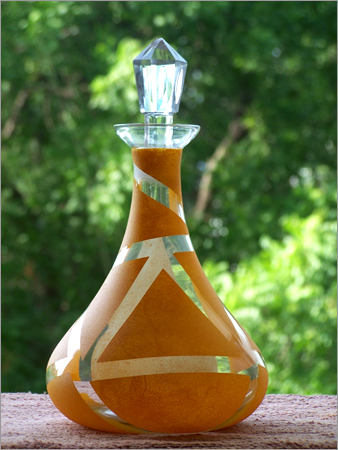 Glass Wine Decanter - Glass, 10 Inch Height, 750ml, Amber | Elegant Design, Crystal Stopper, Preserves Aroma, Durable