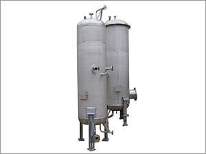 Pressure Vessel - Stainless Steel, Vertical Design - Custom Fabrication, Durable Build, High Capacity, Safe Operation