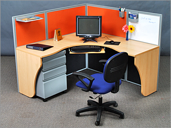 WORKSTATION WITH 50MM PARTITION