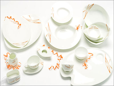 White Oval Leaf Shaped Crockery