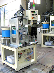 Piston Nut Torquing Machine