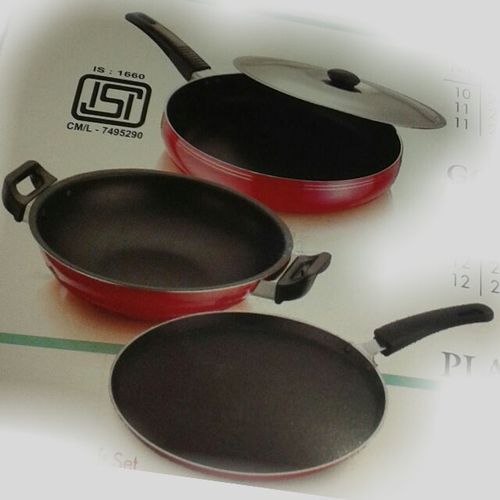 Induction Cookware Set Interior Coating: Non Stick