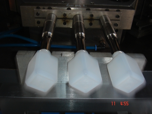 Plastic packaging material