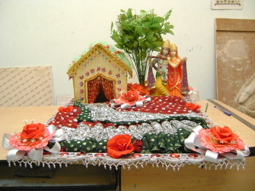 Saree Packing In Hand Made Tray