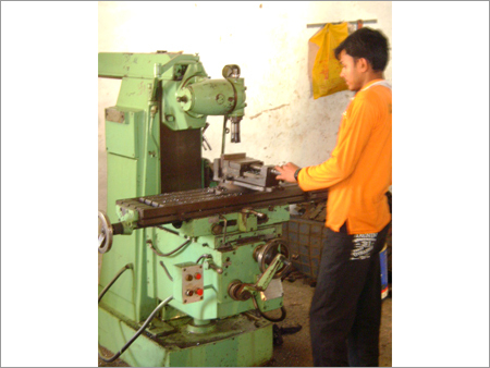 Universal Milling Machine