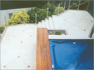 Creamy White with Mundana Border 400 X 400 mm