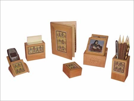 Wooden Diaries - Premium Quality Wood Varied Dimensions Elegant Brown Color Polished Finish 100+ Pages Hardbound Binding Magnetic Closure Durable Eco-friendly Customizable Professional Personalized High-quality