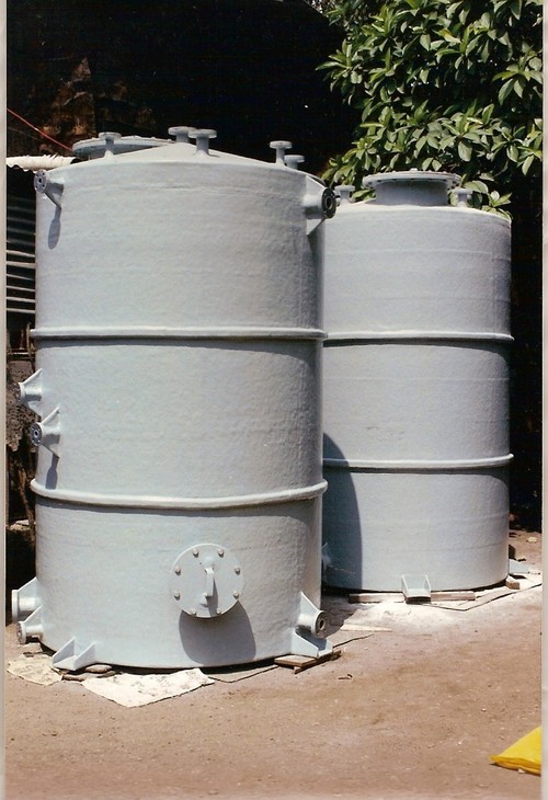 STORAGE TANKS IN PLASTICS