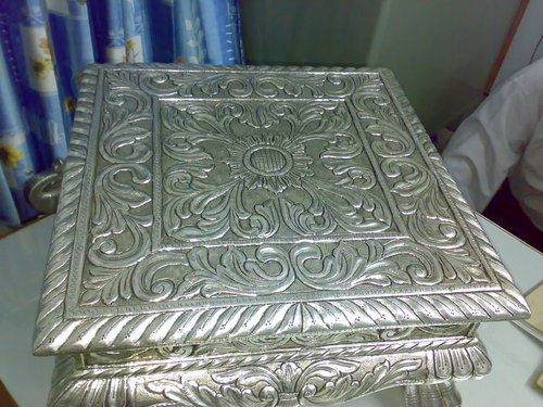 CHOWKI WITH WOODEN BASE